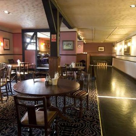 Отель The Swan At Stoford Stapleford  Экстерьер фото