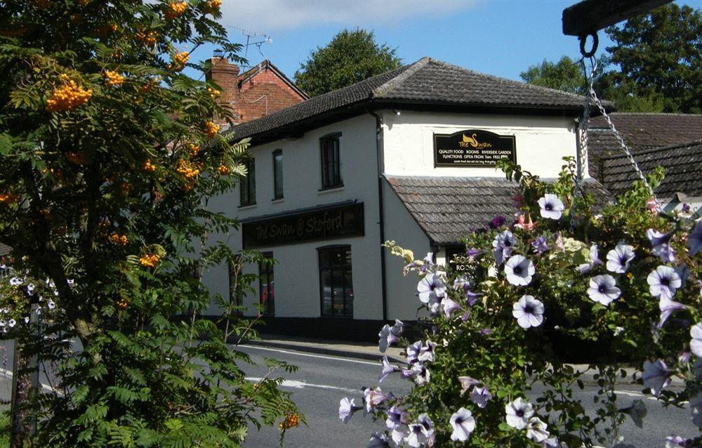Отель The Swan At Stoford Stapleford  Экстерьер фото