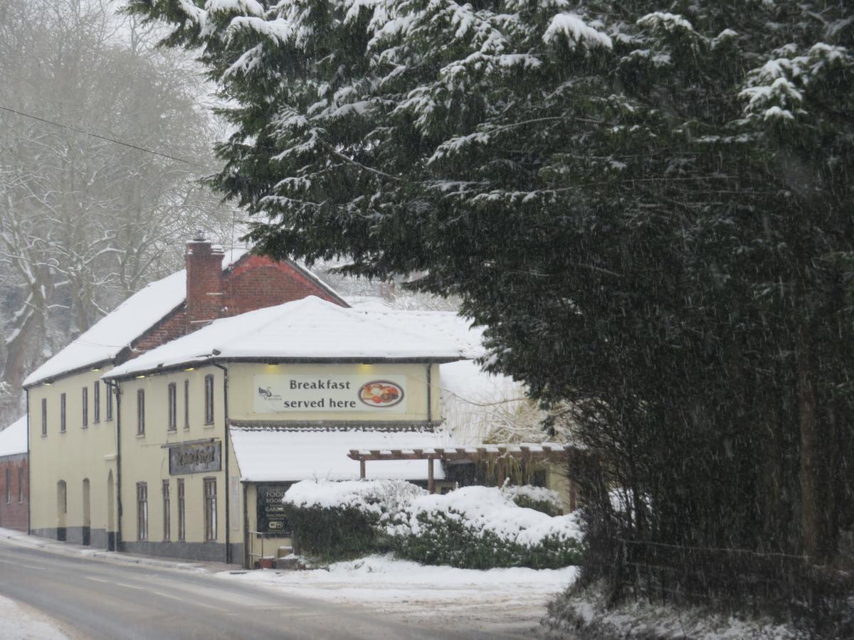 Отель The Swan At Stoford Stapleford  Экстерьер фото